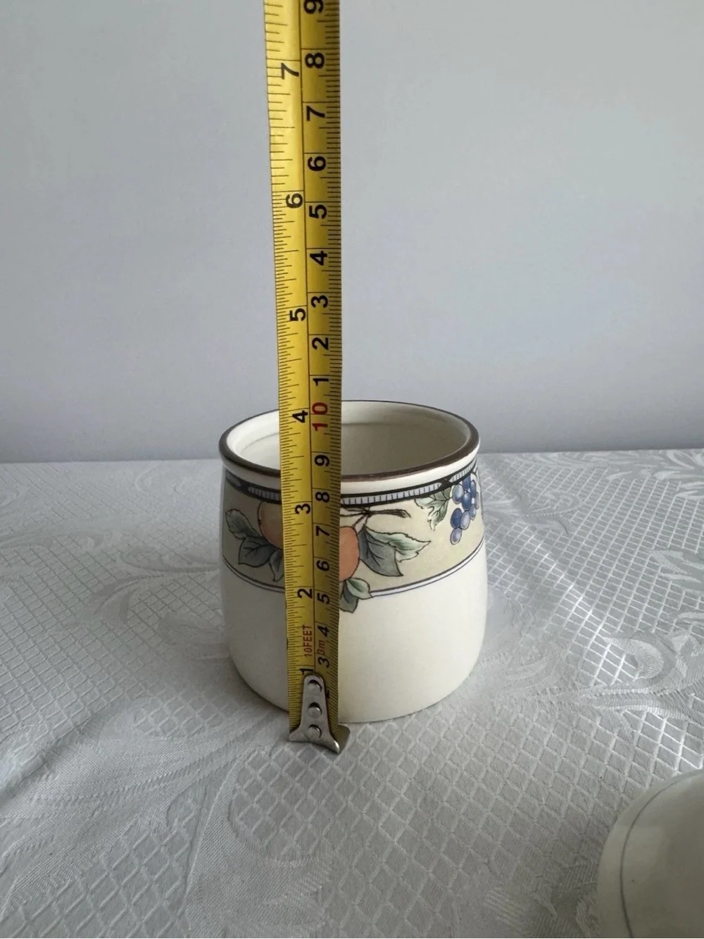 Mikasa Intaglio Garden Harvest CAC29 Mini Kitchen Canister 4.5” w/ Lid-Vintage